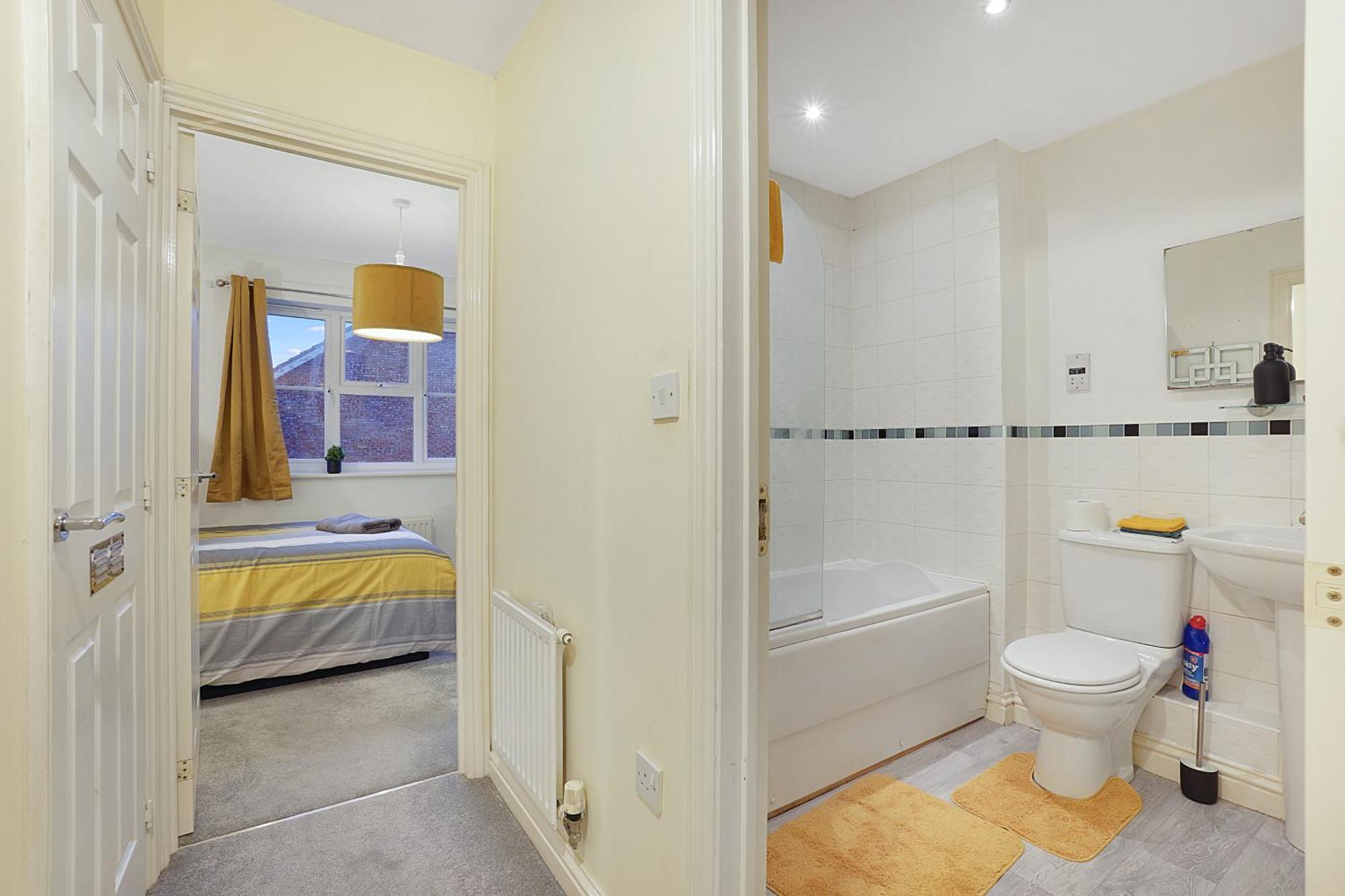 Comfortable Stylish Townhouse In Ashford Sleeps 5 Netflix 2 Parking Spaces Perfect For Contractors And Families Экстерьер фото